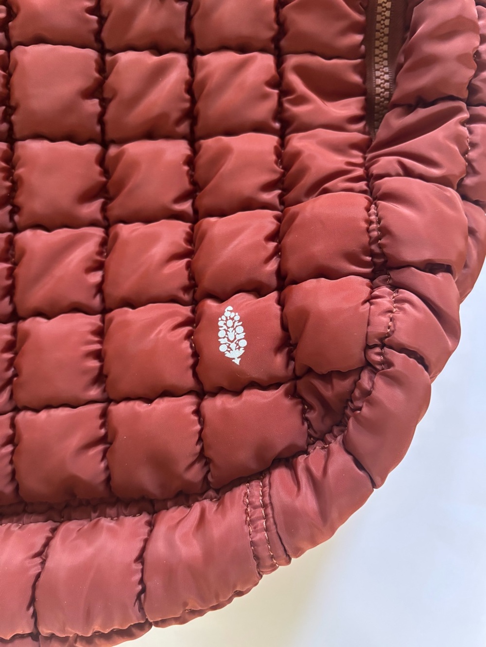 Free People Quilted Carry All Puffer Shoulder Bag in Deep Coral Rust - Picture 4 of 6